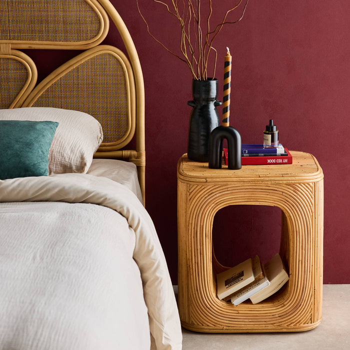 sweeek - Bijzettafel, nachtkastje met vak, in natuurlijk rotan