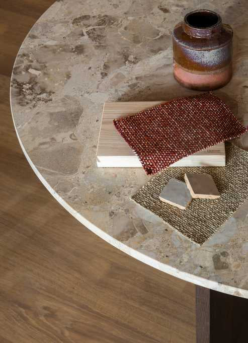 Audo Copenhagen Androgyne eettafel Ø120 naturel eiken, Grey Galaxy