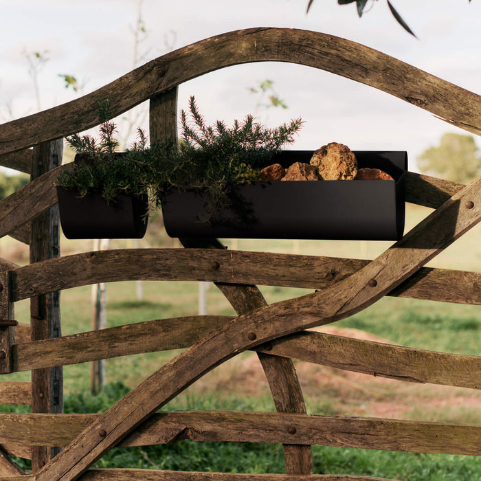 Ferm Living Uma Balkon Plantenbak L - Zwart