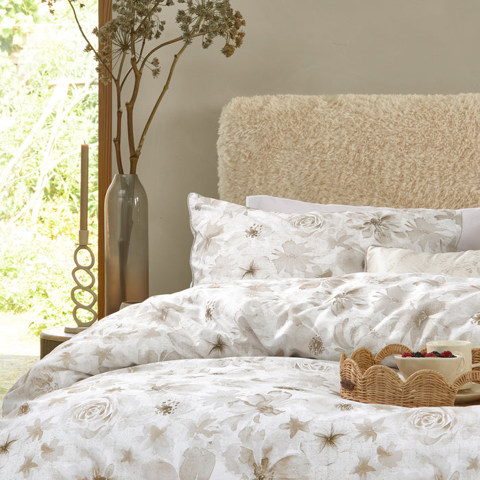 Riviera Maison - RM Flowing Flowers sand 140x200|220 - Zand