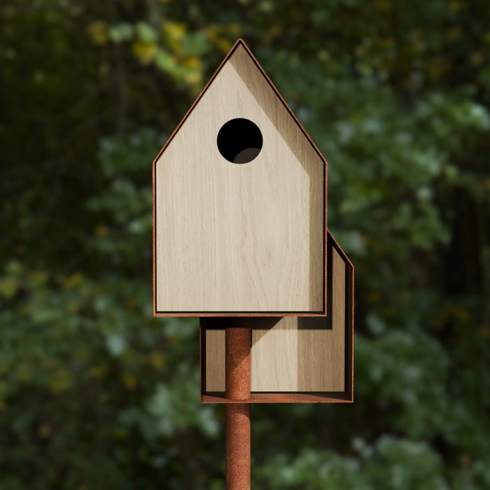 Noaste Noaber standing