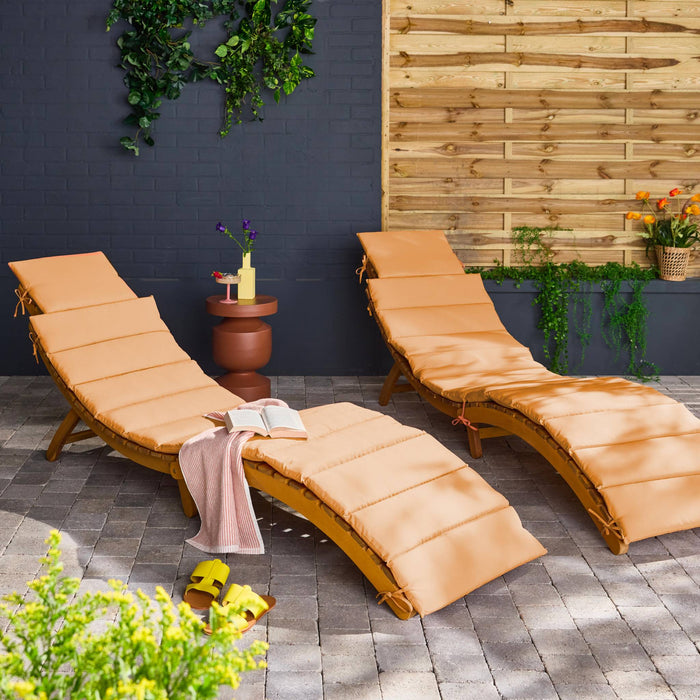 sweeek - Set van 2 acaciahouten ligstoelen