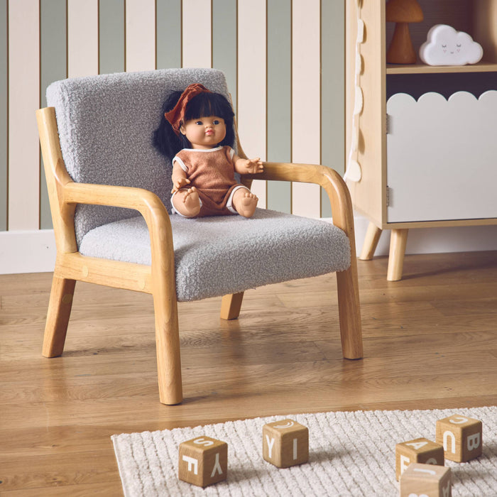 sweeek - Scandinavische kinderfauteuil in hout en boucléstof