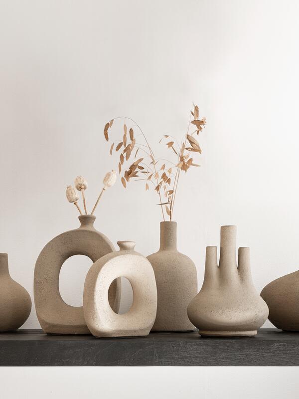 MUST Living Vase Risto sand,22xØ17 cm, terracota