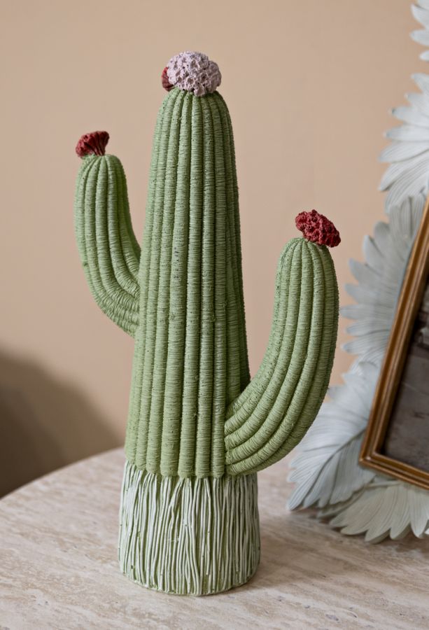 Cactusvormig beeldje van veelkleurige hars 13x7x25 cm