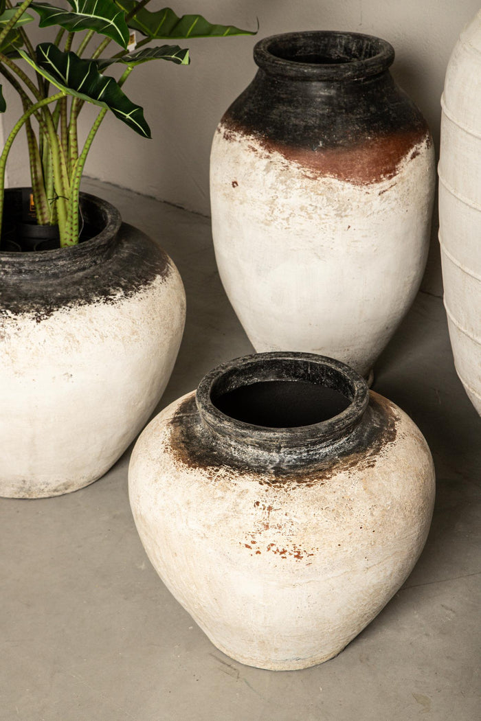 PTMD Jinsu White Round GRC Jar Pot W Dark Border S