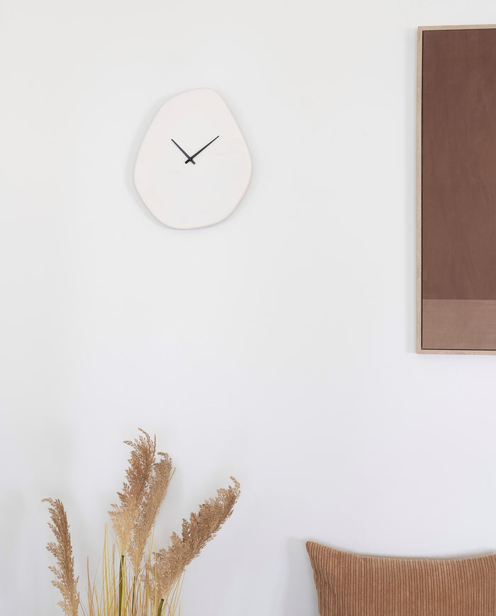 House Nordic Vieanna Organisch Wandklok Gebroken Wit