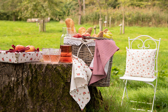 Clayre & Eef Bistroset Bistrotafel Bistrostoel 3-delig Ø 60x70 Wit