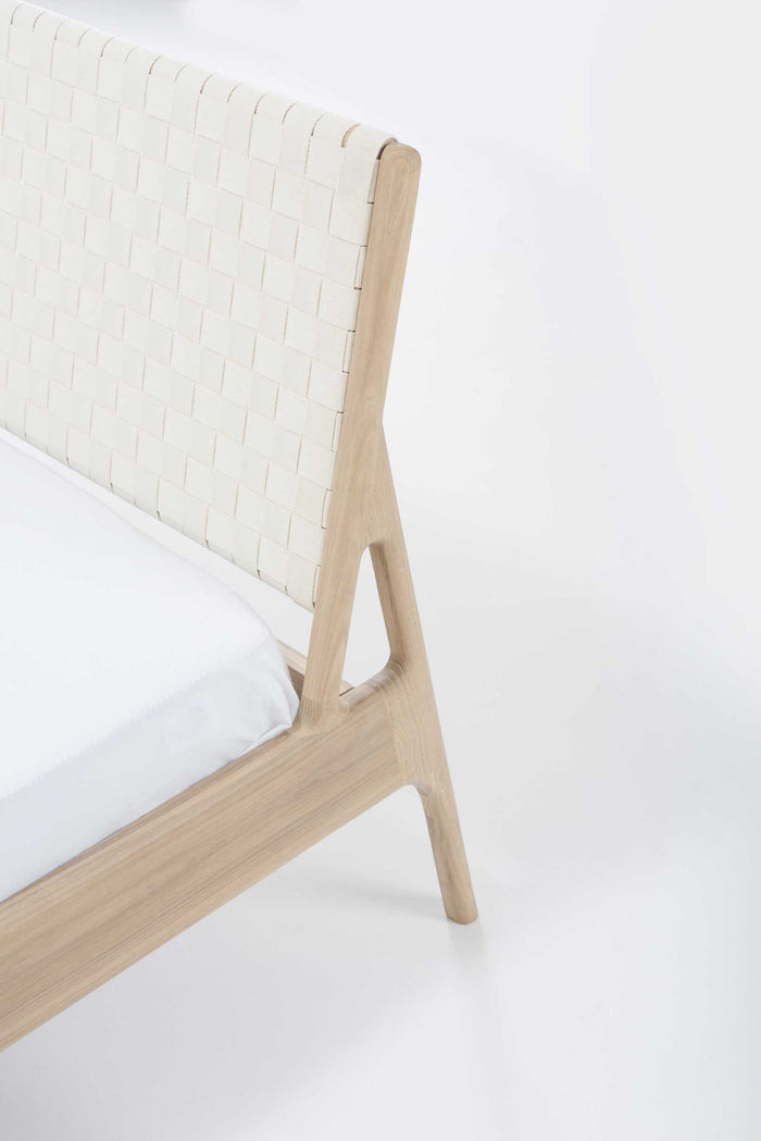 Fawn bed 140x200 whitewash cotton webbing black