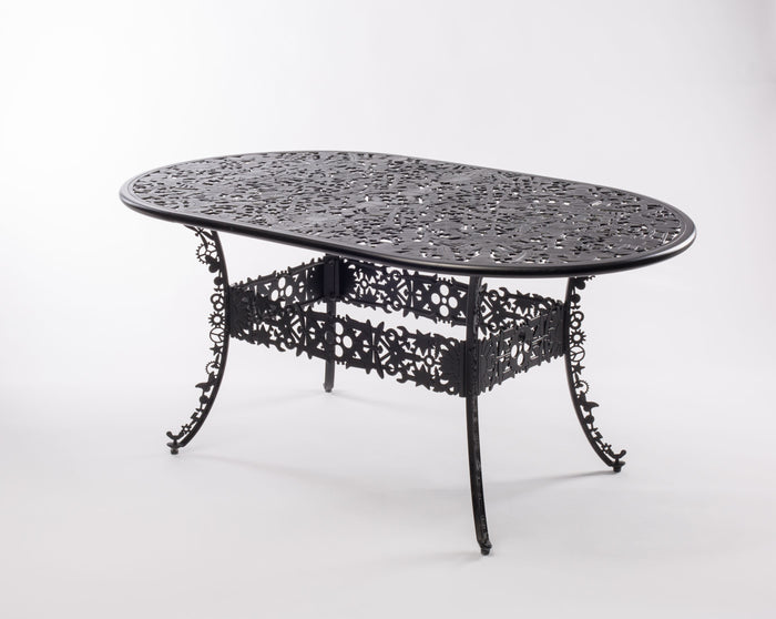 Industry Garden tuintafel ovaal 152x90 zwart