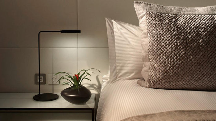 Lumina Flo grommet F46 tafellamp LED 2700K geel