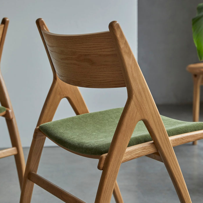 Tikamoon - Stoel in massief eikenhout en groen fluweel