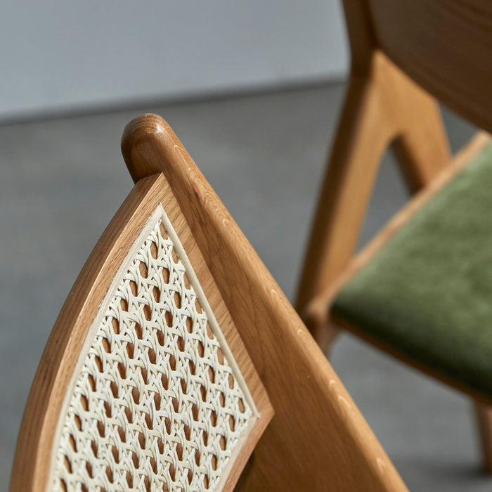 Tikamoon - Stoel in massief eikenhout en groen fluweel