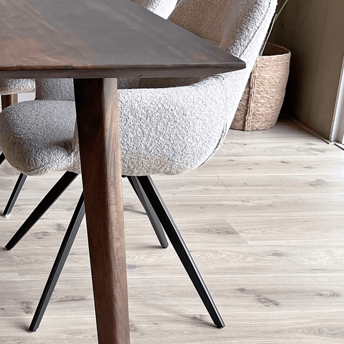 Old Inn - Eetkamertafel Mango walnoot met houten poot 240x100cm