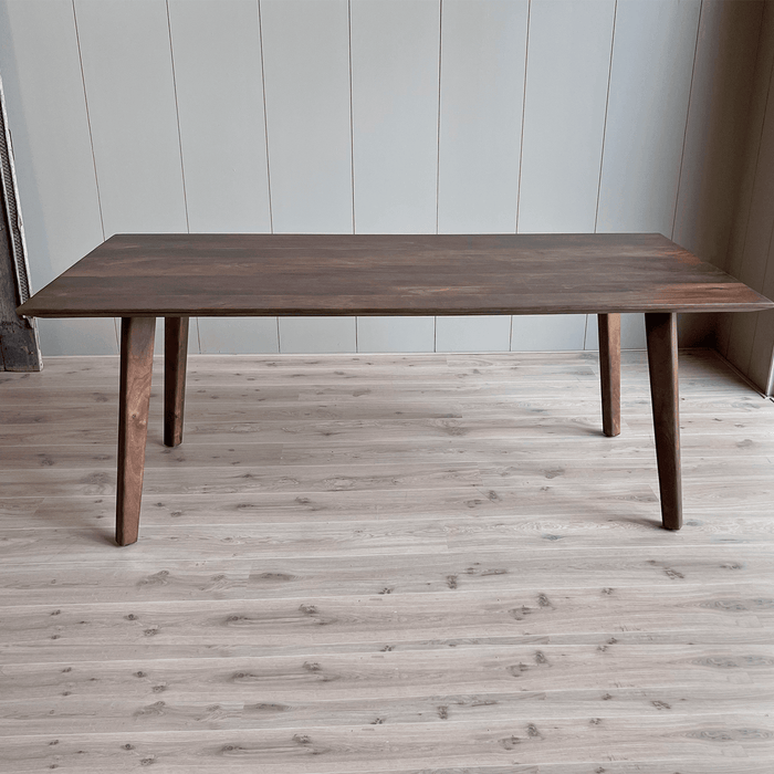 Old Inn - Eetkamertafel Mango walnoot met houten poot 240x100cm