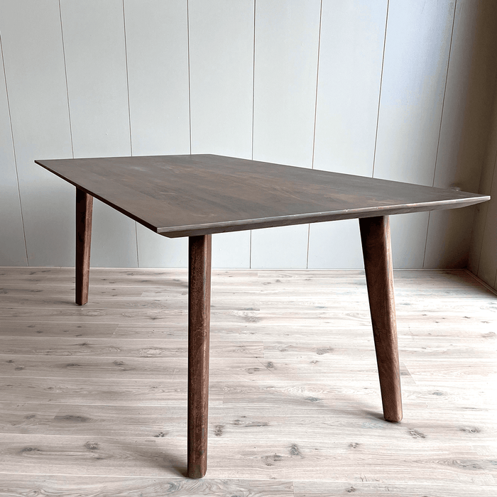 Old Inn - Eetkamertafel Mango walnoot met houten poot 240x100cm
