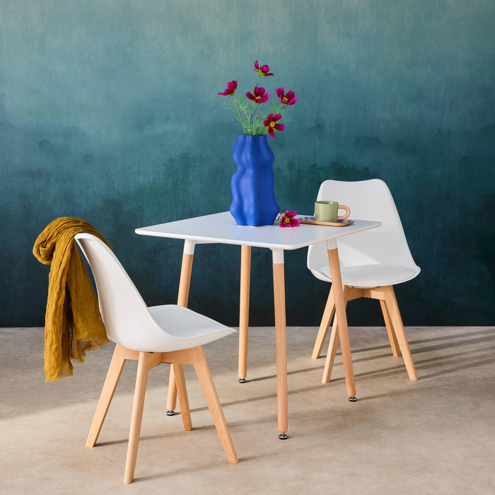 sweeek - Scandinavische vierkante eettafel in hout, 2 stoelen