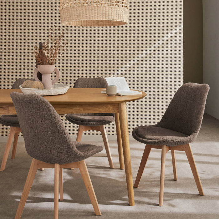 sweeek - Scandinavische boucléstoel met houten poten (set van 4)