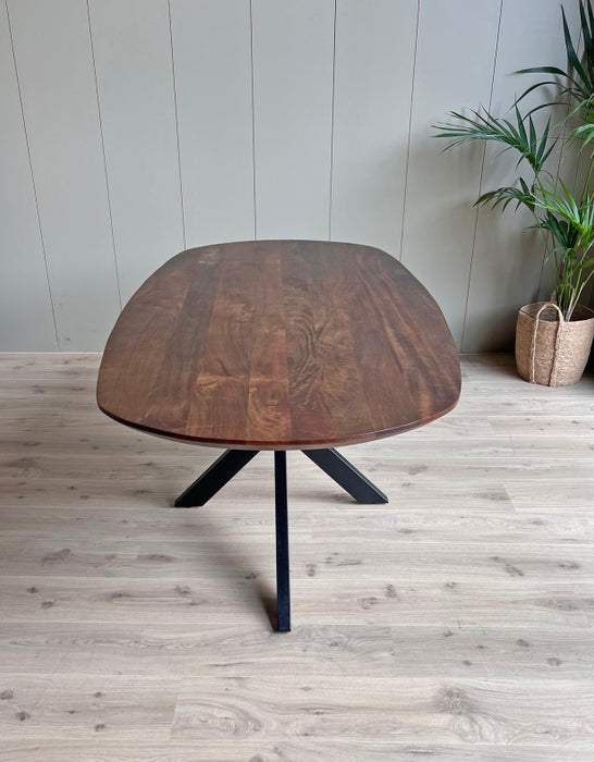 Old Inn - Eettafel Mango walnoot Deens ovaal 240x110cm met spinpoot