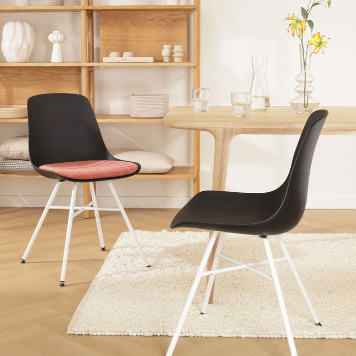 Nolon Noa-Liv Eetkamerstoel Zwart - Terracotta Kussen - Witte Poten