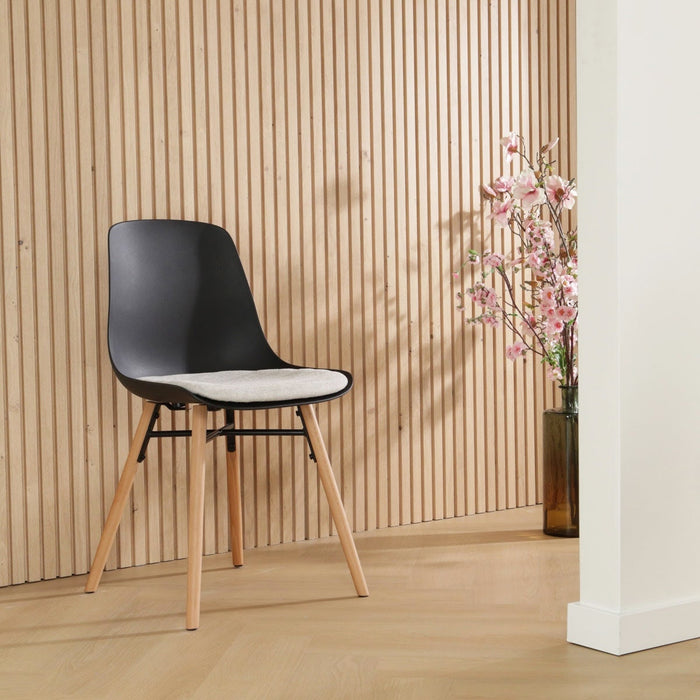 Nolon Nena-Liv Eetkamerstoel Zwart - Beige Kussen - Houten Poten