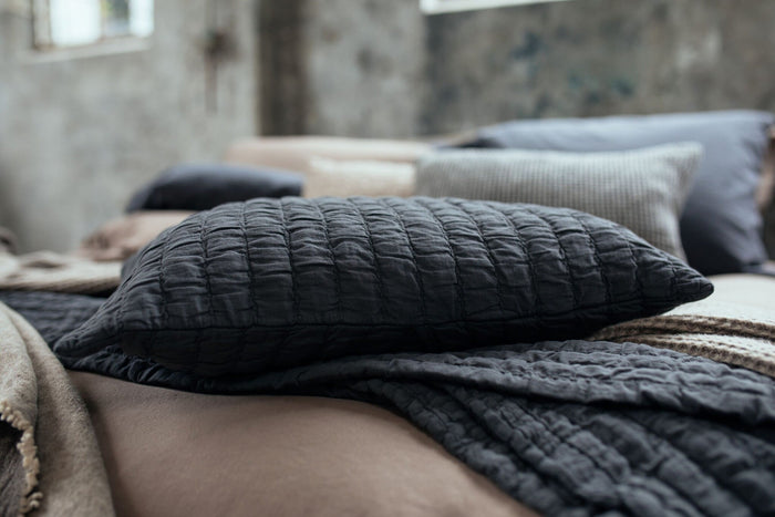 Pure 64 Kussensloop Off Black | 40 x 55 cm | Zwart | Katoen