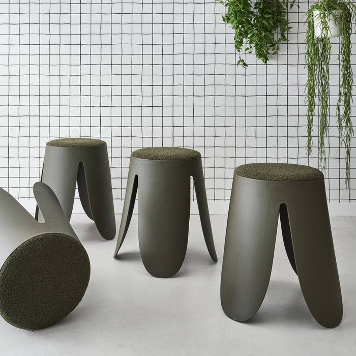 sweeek - Set van 4 stapelkrukken in boucléstof