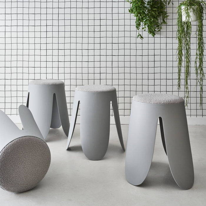 sweeek - Set van 4 stapelkrukken in boucléstof