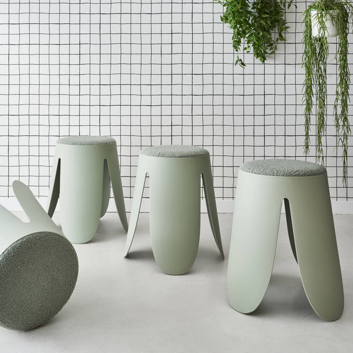 sweeek - Set van 4 stapelkrukken in boucléstof