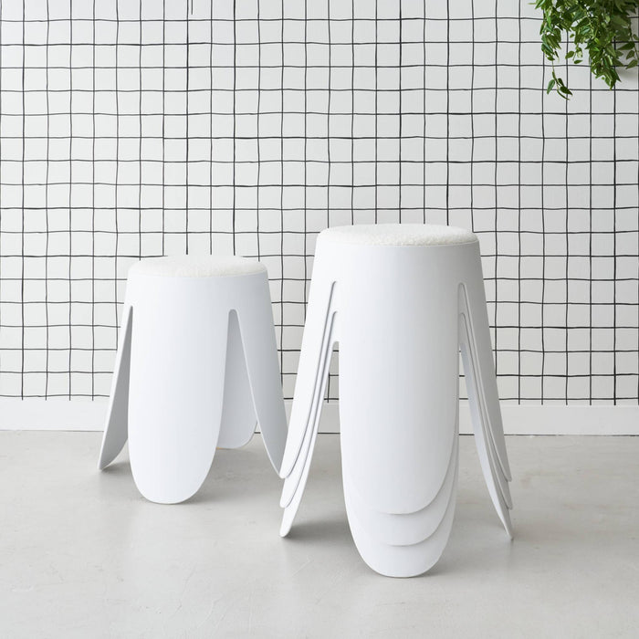 sweeek - Set van 4 stapelkrukken in boucléstof