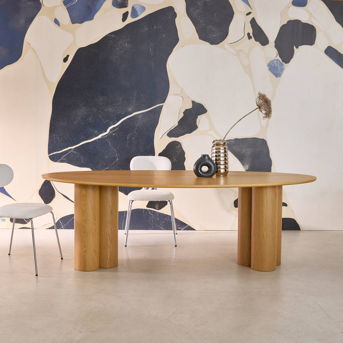 sweeek - Ovale eettafel van rubberhout en eikenfineer voor 8 personen