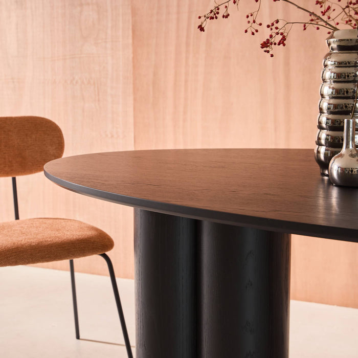 sweeek - Ovale eettafel van rubberhout en eikenfineer voor 8 personen