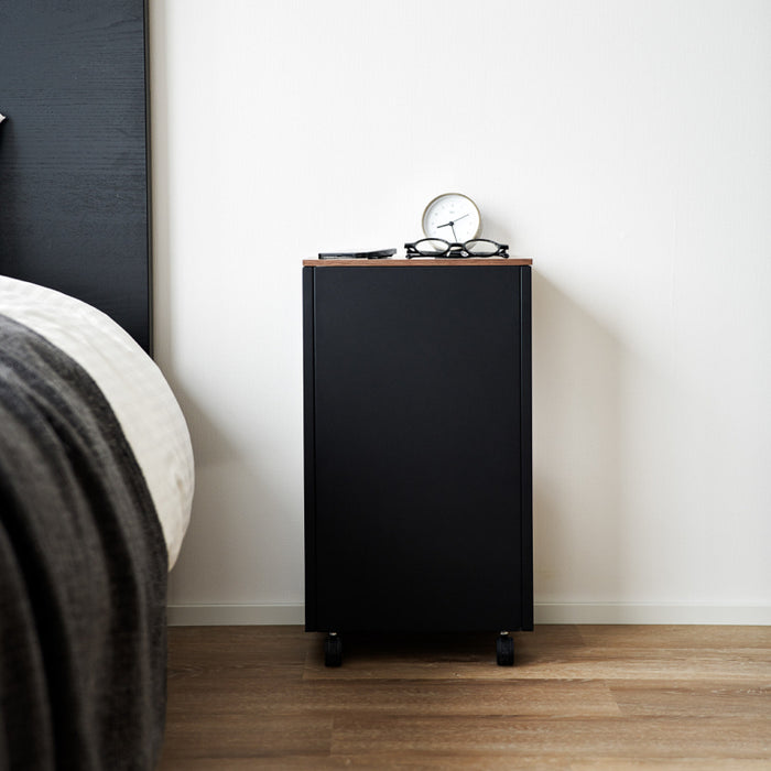 Yamazaki Tower Bijzettafel op wielen semi gesloten - Zwart