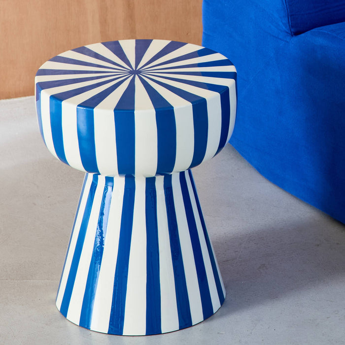 sweeek - Bijzettafel, nachtkastje, geëmailleerd staal gestreept