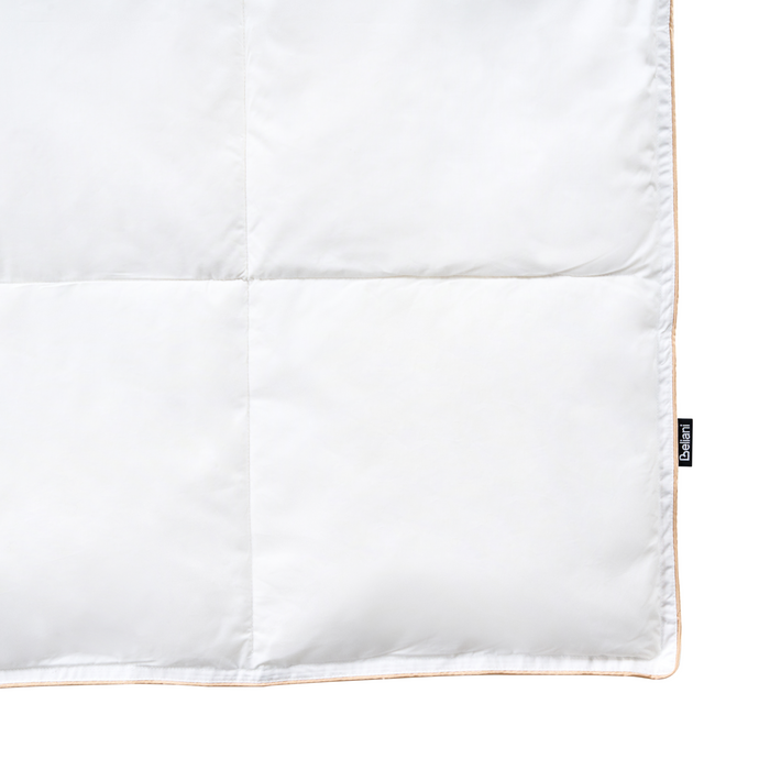 Beliani - EIGER - Dekbed medium warm - Wit - 150 x 200 cm - Eendendons