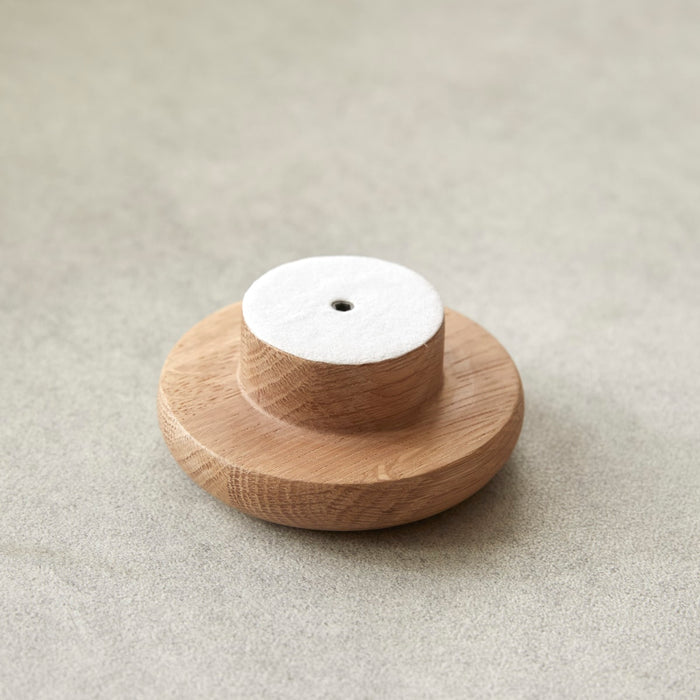 Tikamoon - Ronde wandhaak in massief eikenhout Eda