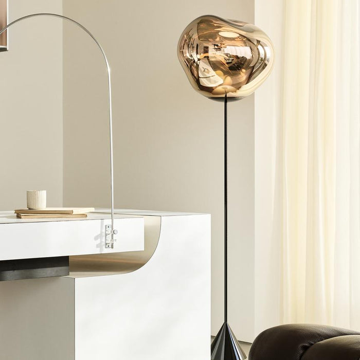 Melt Cone Slim vloerlamp LED opaal