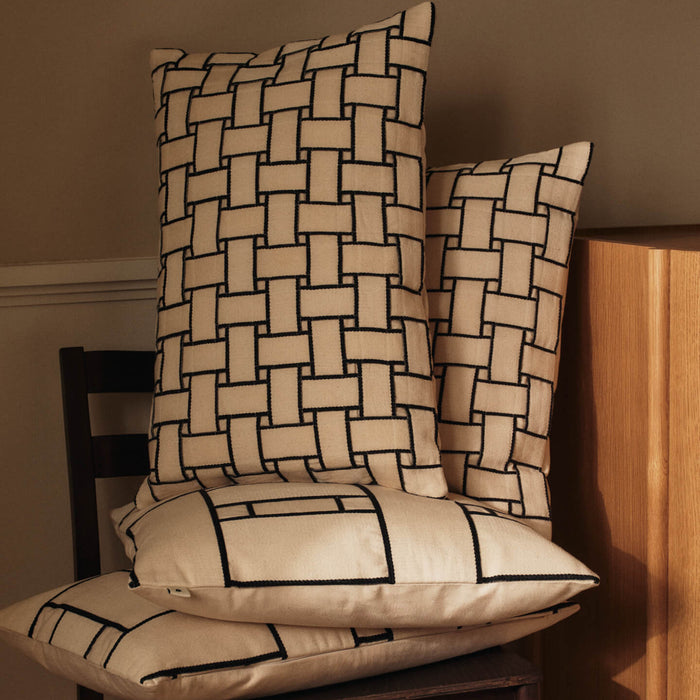 Ferm Living Lattice Offset Sierkussen - Off-White / Black