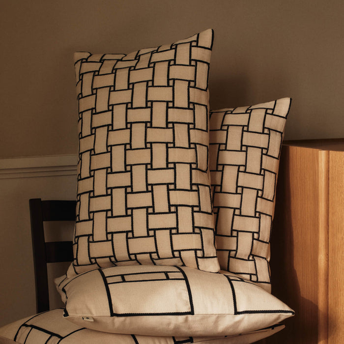Ferm Living Lattice Offset Kussenhoes - Rechthoekig - Off-White / Black