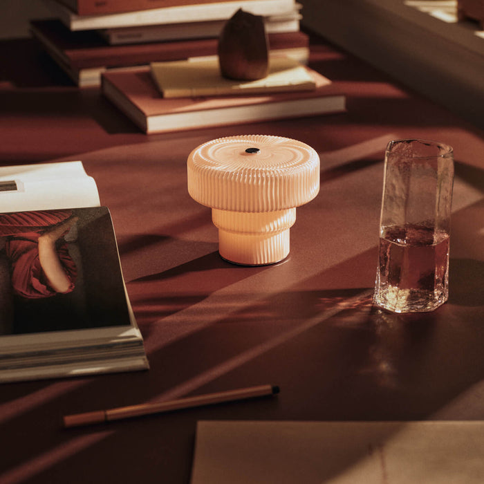 Ferm Living Ripple Draagbare Tafellamp - Pale Rose