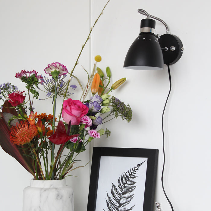 Steinhauer wandlamp zwart