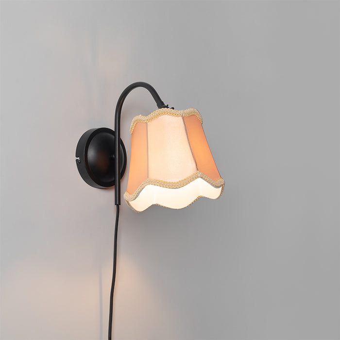 QAZQA Klassieke wandlamp zwart met lampenkap goud - Nona