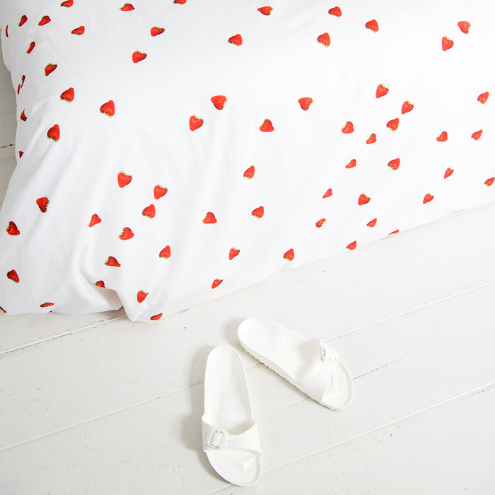 SNURK Strawberries Dekbedovertrek 140 x 200/220 cm