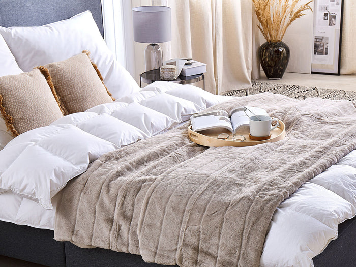 Beliani - LABYAR - Plaid - Beige - 180 x 220 cm - Polyester