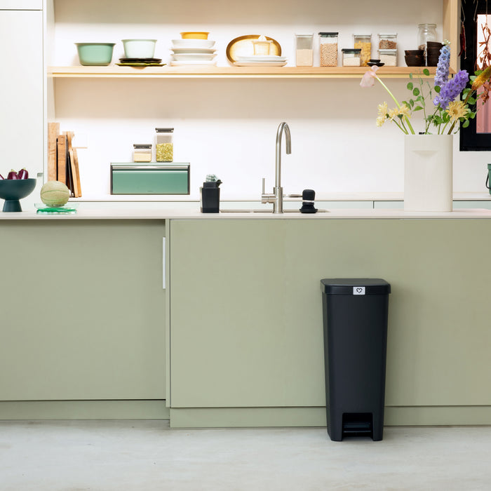 Brabantia StepUp Pedaalemmer 40 Liter - Dark Grey