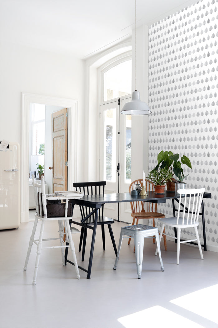 ESTAhome behang skeletbladeren zwart, licht warm grijs en mat wit - 12