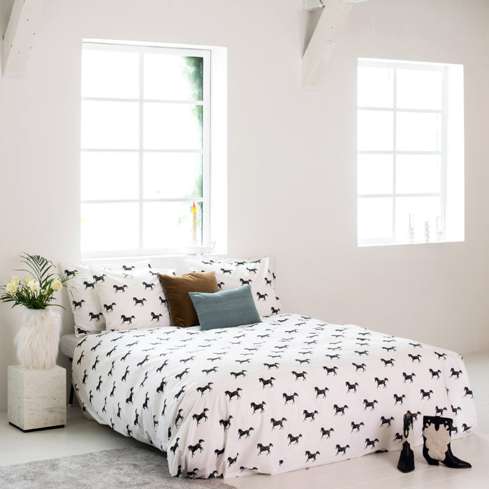 SNURK Black Horses Dekbedovertrek 140 x 220 cm