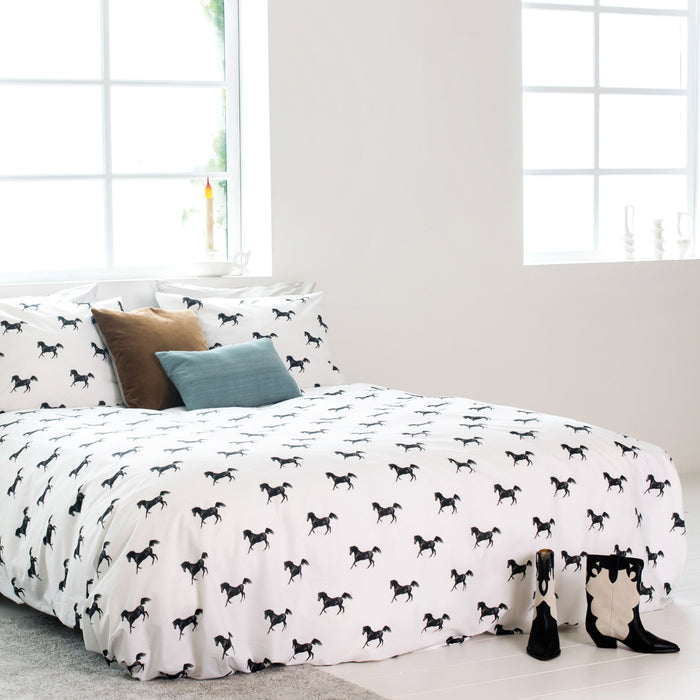 SNURK Black Horses Dekbedovertrek 240 x 220 cm