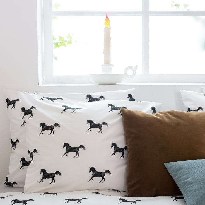 SNURK Black Horses Dekbedovertrek 240 x 220 cm
