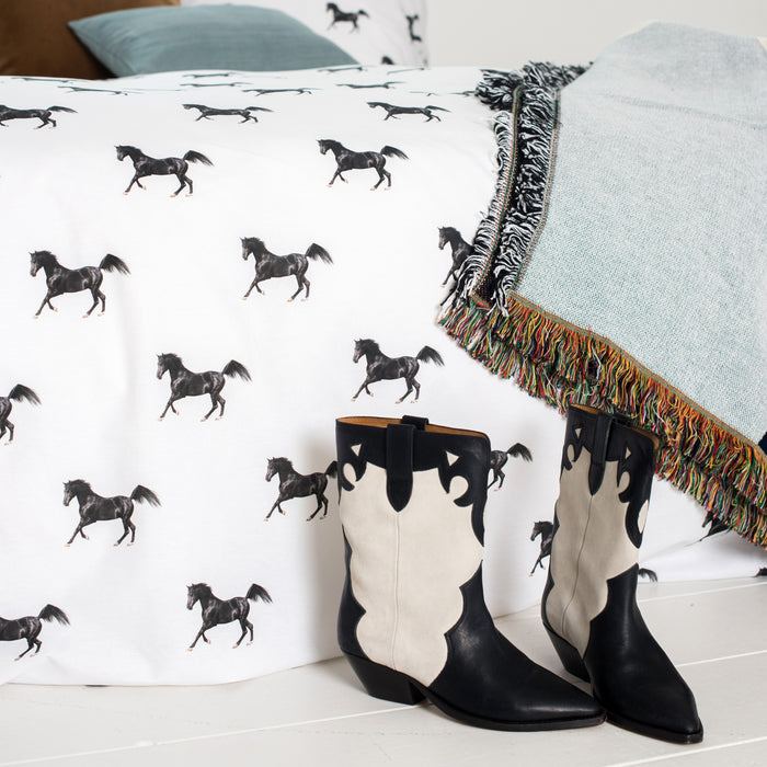 SNURK Black Horses Dekbedovertrek 240 x 220 cm